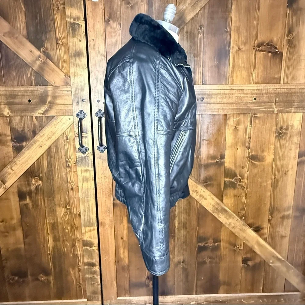 Vintage MEMBERS ONLY Black Leather Bomber Flight Jacket Fur Collar Men’s Sz 40 M